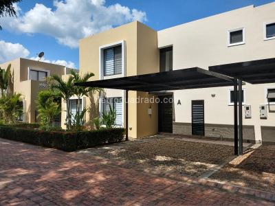 Casa de 4 alcobas en venta en Ricaurte, Girardot, 319 m² · foto 2 de 20