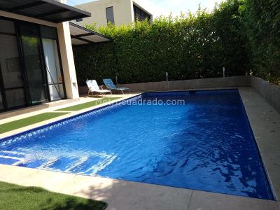 Casa de 4 alcobas en venta en Ricaurte, Girardot, 319 m² · foto 3 de 20