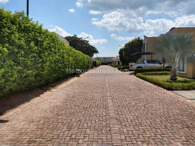 Casa de 4 alcobas en venta en Ricaurte, Girardot, 319 m² · foto 5 de 20