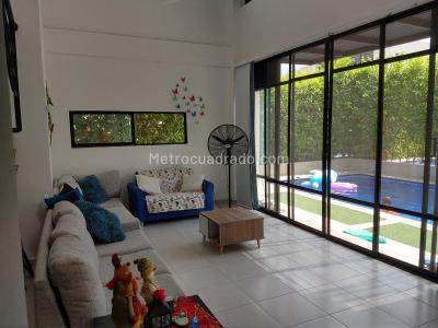 Casa de 4 alcobas en venta en Ricaurte, Girardot, 319 m² · foto 16 de 20