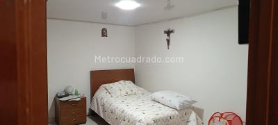 Casa de 5 alcobas en venta en La Laguna Fontibon, Bogotá, 280 m² · foto 8 de 18