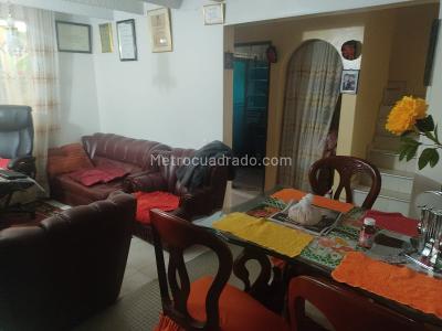 Casa de 5 alcobas en venta en Alamos Norte, Bogotá, 120 m² · foto 9 de 13