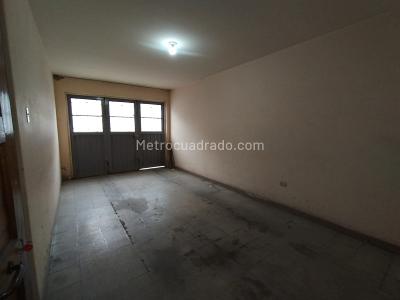 Casa de 5 alcobas en venta en Los Cerezos, Bogotá, 393 m² · foto 2 de 19