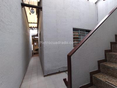 Casa de 5 alcobas en venta en Los Cerezos, Bogotá, 393 m² · foto 4 de 19