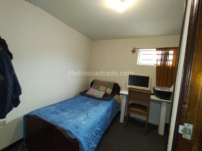 Casa de 5 alcobas en venta en Los Cerezos, Bogotá, 393 m² · foto 7 de 19