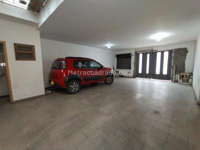Casa de 5 alcobas en venta en Los Cerezos, Bogotá, 393 m² · foto 9 de 19