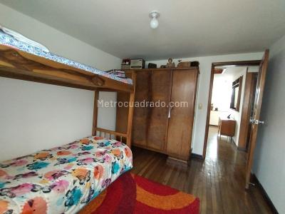 Casa de 5 alcobas en venta en Los Cerezos, Bogotá, 393 m² · foto 10 de 19