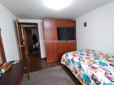 Casa de 5 alcobas en venta en Los Cerezos, Bogotá, 393 m² · foto 11 de 19