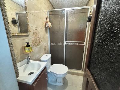 Casa de 5 alcobas en venta en Santa Lucia, Bogotá, 255 m² · foto 15 de 18