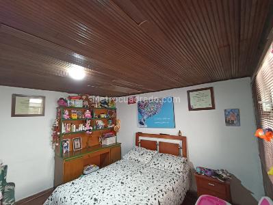 Casa de 5 alcobas en venta en Claret, Bogotá, 201 m² · foto 2 de 11