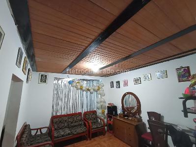 Casa de 5 alcobas en venta en Claret, Bogotá, 201 m² · foto 3 de 11