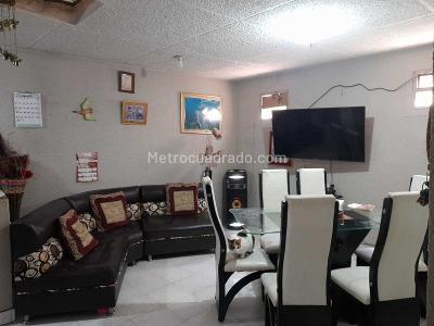 Casa de 5 alcobas en venta en Mariscal Sucre, Soacha, 201 m² · foto 2 de 12