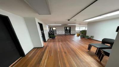 Casa de 5 alcobas en venta en La Soledad, Bogotá, 549 m² · foto 2 de 11
