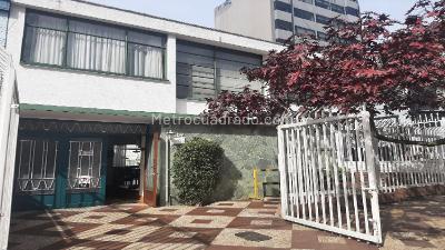 Casa de 5 alcobas en venta en Santa Barbara, Bogotá, 268 m² · foto 2 de 10