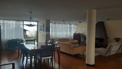 Casa de 5 alcobas en venta en Santa Barbara, Bogotá, 268 m² · foto 3 de 10