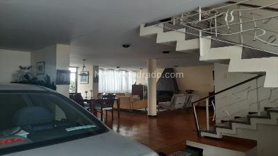 Casa de 5 alcobas en venta en Santa Barbara, Bogotá, 268 m² · foto 4 de 10