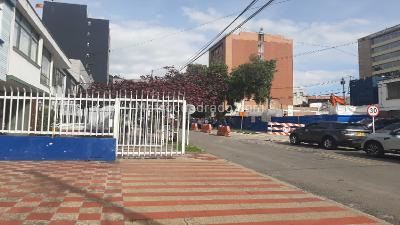 Casa de 5 alcobas en venta en Santa Barbara, Bogotá, 268 m² · foto 9 de 10