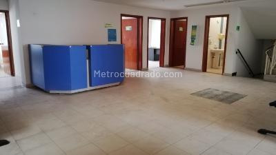 Casa de 5 alcobas en venta en Lago Gaitan, Bogotá, 460 m² · foto 6 de 12
