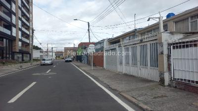 Casa de 5 alcobas en venta en Francisco Miranda, Bogotá, 387 m² · foto 2 de 10