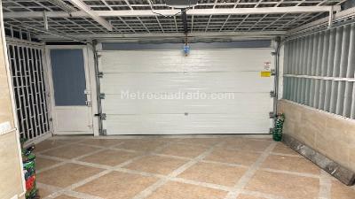 Casa de 5 alcobas en venta en Francisco Miranda, Bogotá, 387 m² · foto 3 de 10