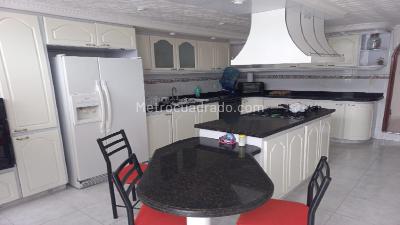 Casa de 5 alcobas en venta en Francisco Miranda, Bogotá, 387 m² · foto 4 de 10