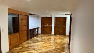Casa de 5 alcobas en venta en Francisco Miranda, Bogotá, 387 m² · foto 5 de 10