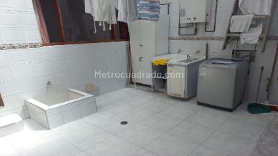 Casa de 5 alcobas en venta en Francisco Miranda, Bogotá, 387 m² · foto 9 de 10