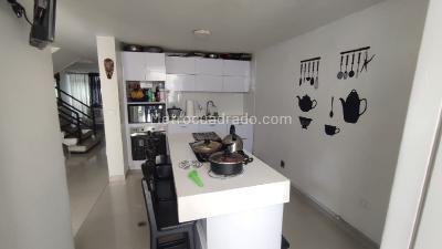 Casa de 5 alcobas en venta en Nicolas De Federman, Bogotá, 350 m² · foto 2 de 19