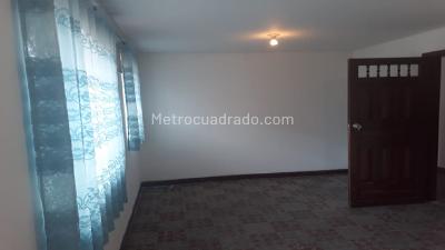 Casa de 5 alcobas en venta en Carvajal, Bogotá, 350 m² · foto 2 de 11