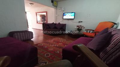 Casa de 5 alcobas en venta en Villa Luz, Bogotá, 336 m² · foto 5 de 20