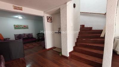 Casa de 5 alcobas en venta en Villa Luz, Bogotá, 336 m² · foto 8 de 20