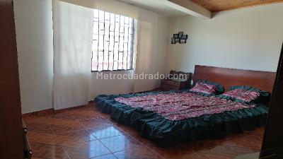 Casa de 5 alcobas en venta en Villa Luz, Bogotá, 336 m² · foto 9 de 20
