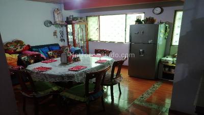 Casa de 5 alcobas en venta en Camilo Torres, Soacha, 210 m² · foto 2 de 10