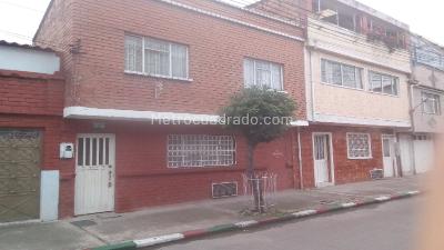 Casa de 5 alcobas en venta en El Carmen, Bogotá, 250 m² · foto 2 de 20