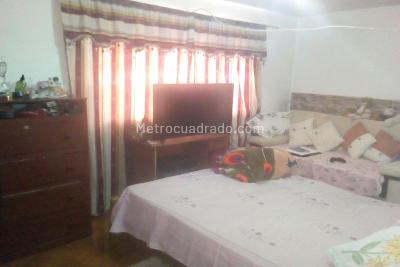 Casa de 5 alcobas en venta en El Carmen, Bogotá, 250 m² · foto 9 de 20