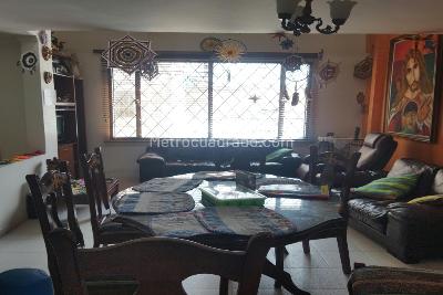 Casa de 5 alcobas en venta en Centenario, Bogotá, 300 m² · foto 2 de 10