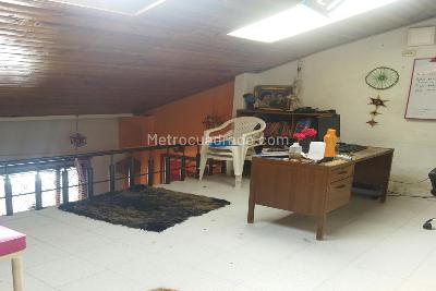 Casa de 5 alcobas en venta en Centenario, Bogotá, 300 m² · foto 3 de 10