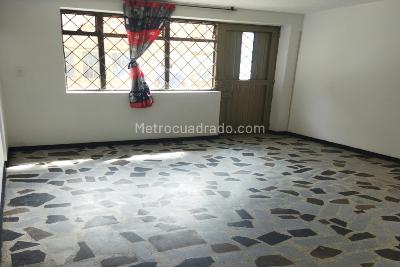 Casa de 5 alcobas en venta en Centenario, Bogotá, 300 m² · foto 4 de 10