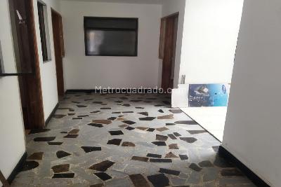 Casa de 5 alcobas en venta en Centenario, Bogotá, 300 m² · foto 5 de 10