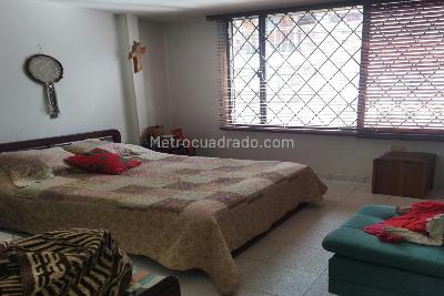 Casa de 5 alcobas en venta en Centenario, Bogotá, 300 m² · foto 6 de 10