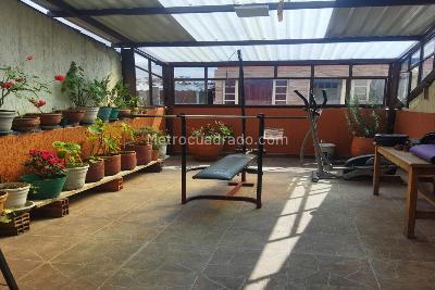 Casa de 5 alcobas en venta en Centenario, Bogotá, 300 m² · foto 10 de 10