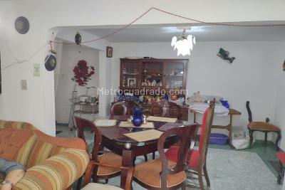 Casa de 5 alcobas en venta en Batavia, Bogotá, 270 m² · foto 2 de 10