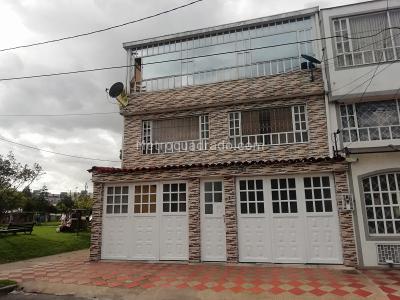 Casa de 5 alcobas en venta en Villa Claudia, Bogotá, 350 m² · foto 2 de 20