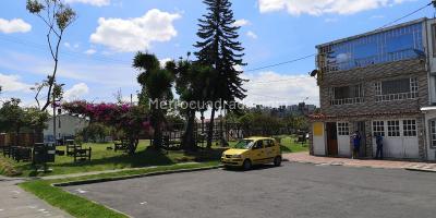 Casa de 5 alcobas en venta en Villa Claudia, Bogotá, 350 m² · foto 4 de 20