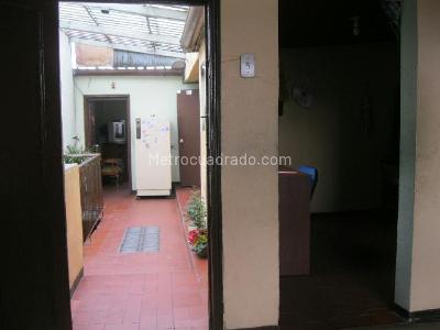 Casa de 5 alcobas en venta en Jorge Eliecer Gaitan, Bogotá, 273 m² · foto 2 de 12