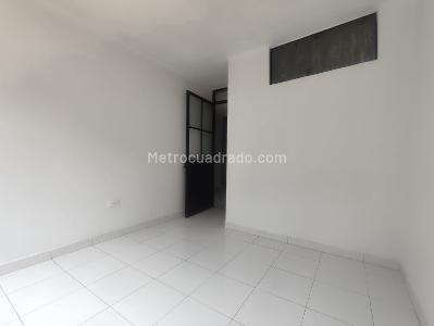 Casa de 5 alcobas en venta en Villa Hermosa, Bogotá, 384 m² · foto 3 de 16