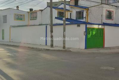Casa de 5 alcobas en venta en Villa Claudia, Bogotá, 213 m² · foto 2 de 20