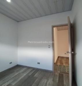 Casa de 5 alcobas en venta en Usminia, Bogotá, 288 m² · foto 11 de 20