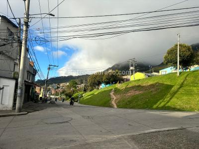 Casa de 5 alcobas en venta en El Recodo Republica De Canada, Bogotá, 241 m² · foto 3 de 20
