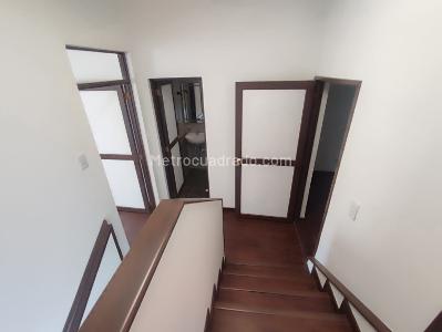 Casa de 5 alcobas en venta en El Recuerdo, Bogotá, 218 m² · foto 2 de 19